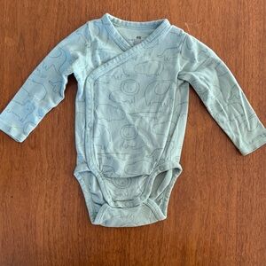 🍓3/$10 H&M Sage Green Organic Animal Print Baby Bodysuit size 4-6m